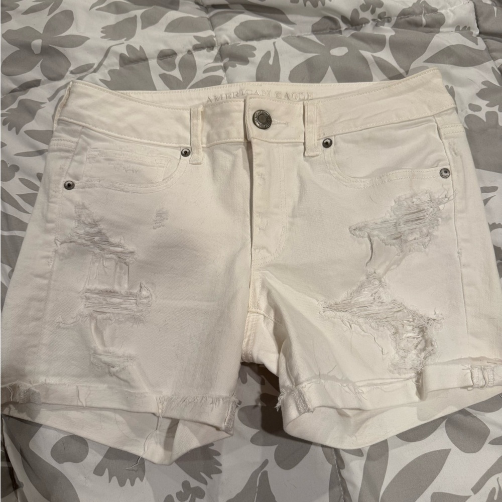 White midi American Eagle shorts